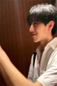 女主穿越双胞胎男主