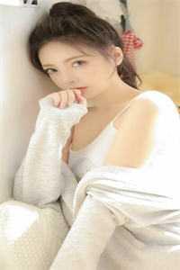 在休息室里许多代表昨天都与他热情交谈